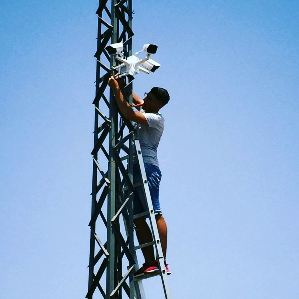 ITECH2 tech installing a wireless antenna on a tower